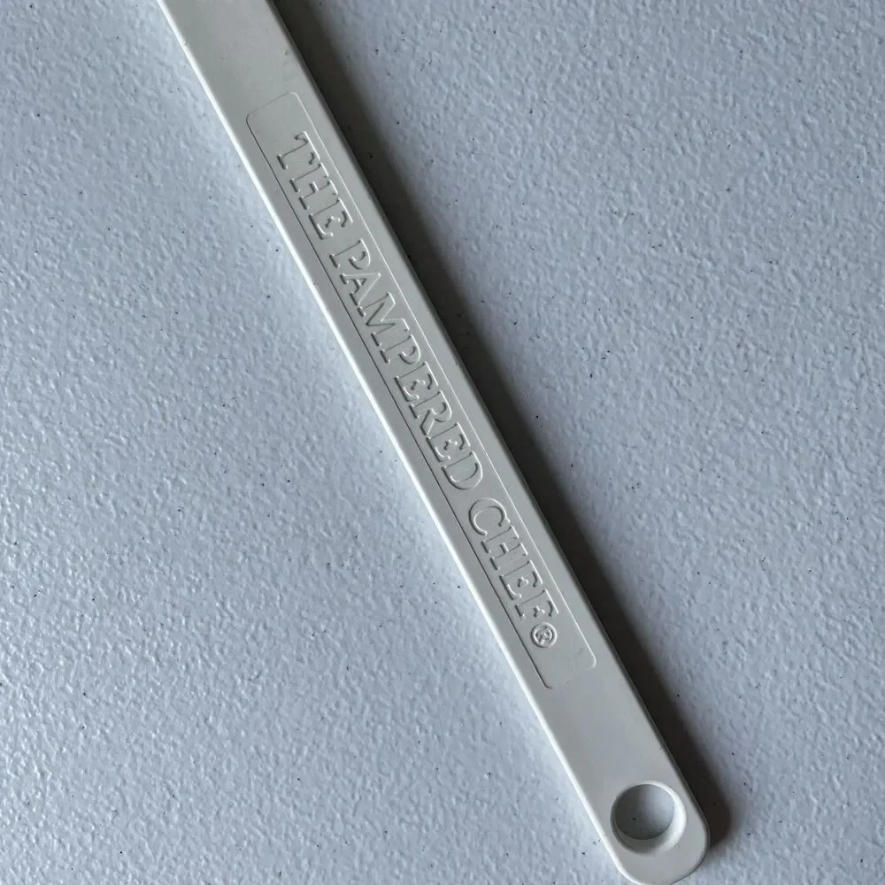 The Pampered Chef Vintage Spatula Scraper White Plastic Silicone Kitchen Utensil
